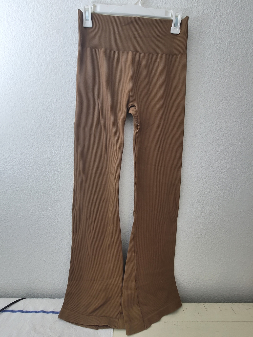 Ribbed Flare Leggings in Brown